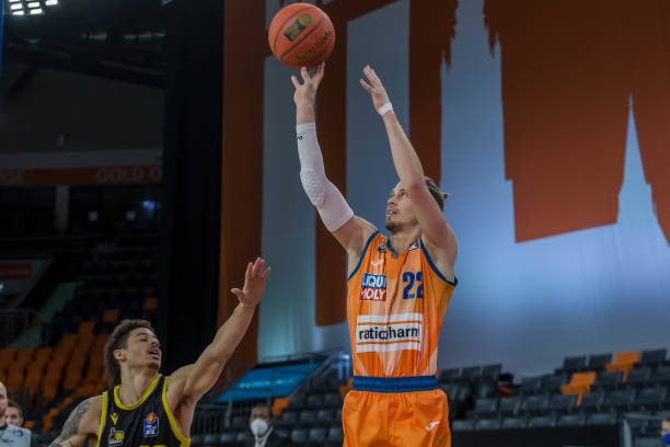 迪奥拉的足 迪奥拉的足